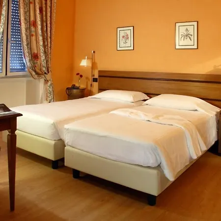 Relais 6 Via Tolmino 4*
