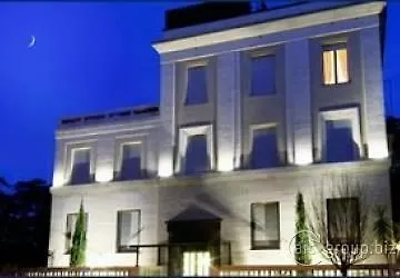 Relais 6 Via Tolmino 4*